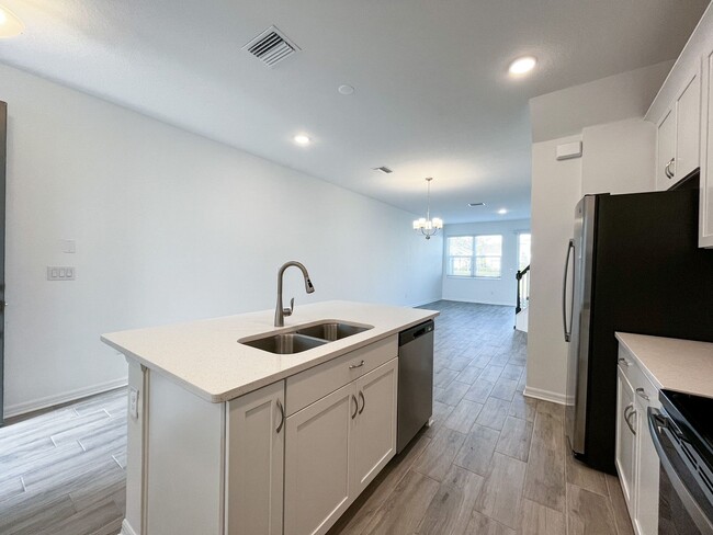 Building Photo - Brand new townhome with garage, excellent ...