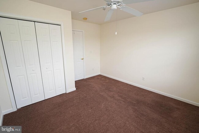 Building Photo - 420 Parkview Ct