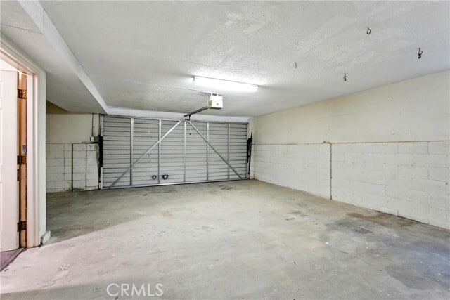 Building Photo - 10433 Plainview Ave