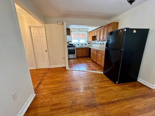 Building Photo - 526 Underhill Ave