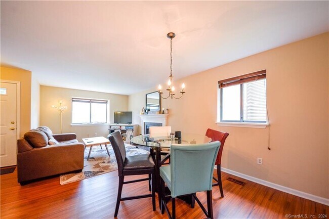 Building Photo - 115 Fillow St