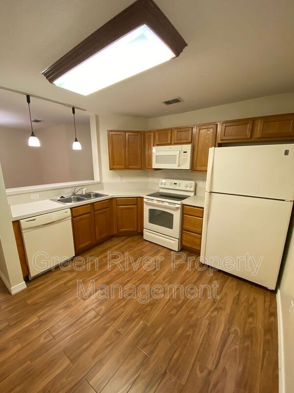 Building Photo - 1800 Green Springs Cir