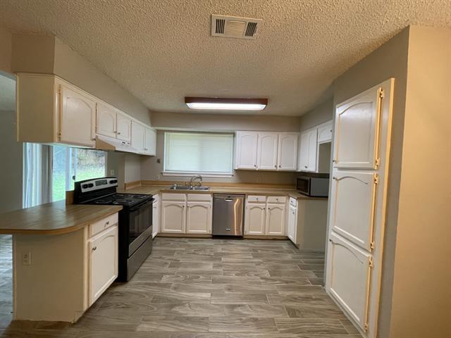 Building Photo - 3718 French Wood Dr