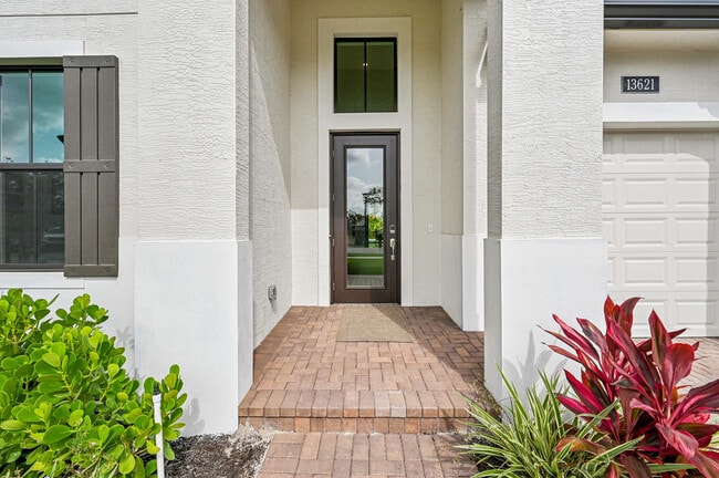 Building Photo - 13621 Le Christine Dr