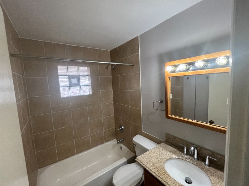 Building Photo - 2303 St Francis Ave