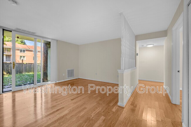 Building Photo - 736 Quince Orchard Blvd