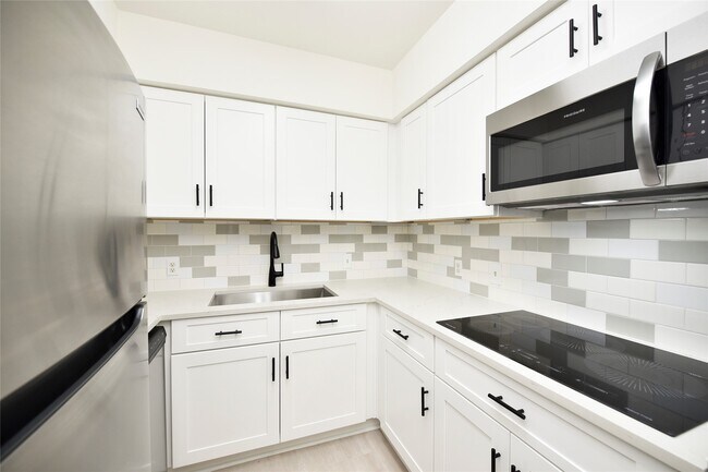 Building Photo - 2600 Bellefontaine St