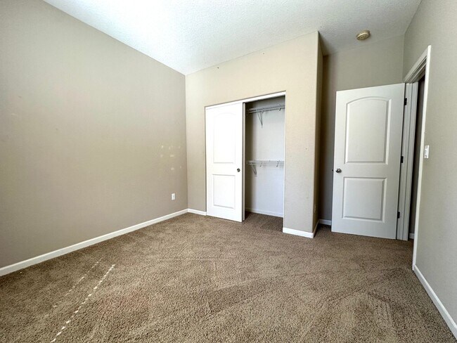 Building Photo - Spacious Home in Prime Turlock Location