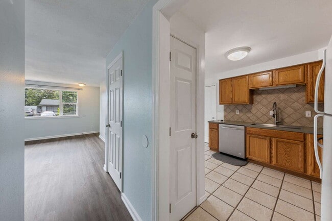Building Photo - Charming 3 bedroom home with large yard!