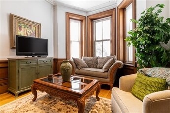 Building Photo - 1609 Tremont St