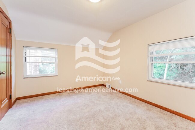Building Photo - 65 W Bellecrest Ave