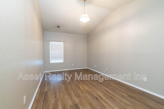Building Photo - 8613 Little Field Way