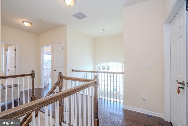 Building Photo - 1802 Yearling Ct