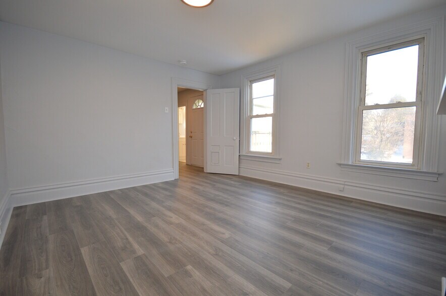 Building Photo - 113 Meade Ave