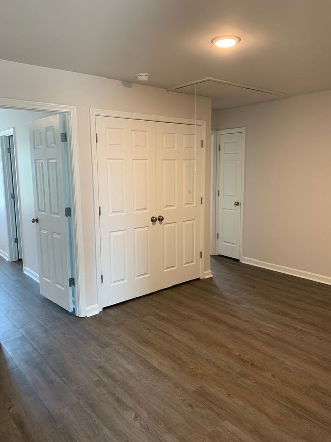 Building Photo - Move-In Ready! Spacious 3-Bedroom, 2-Bath Home in Waterbury — Apply Today to Secure Yours!