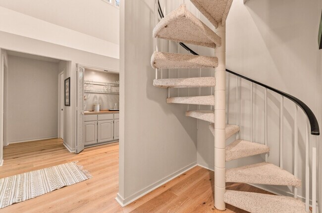 Building Photo - 2415 The Haul Over