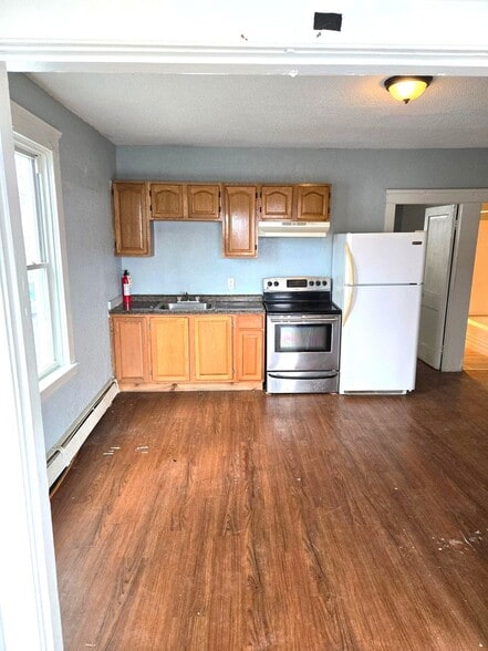 Building Photo - 883 Dexter St