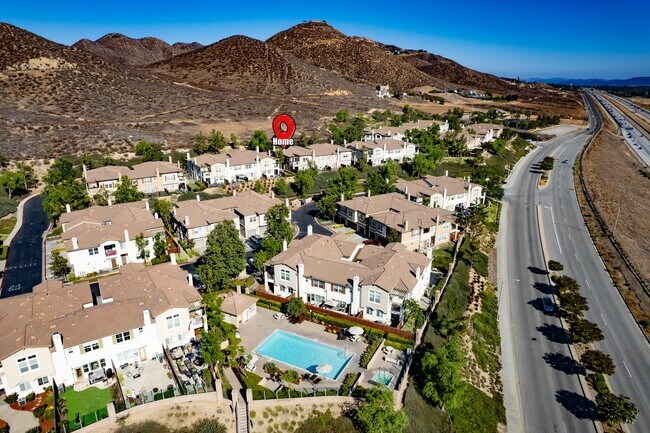 Building Photo - 2 bedroom Condo with an attached garage an...