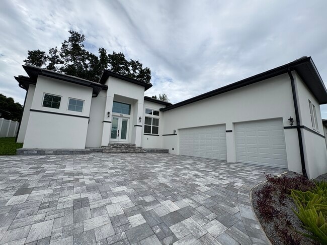 Building Photo - 547 Sanctuary Golf Pl