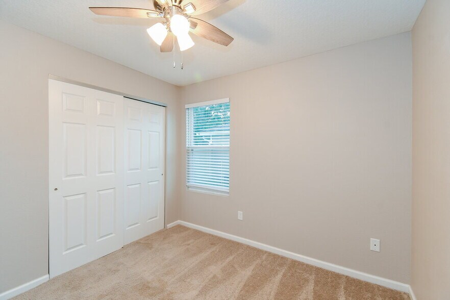 Building Photo - 1217 Sarahs Landing Dr