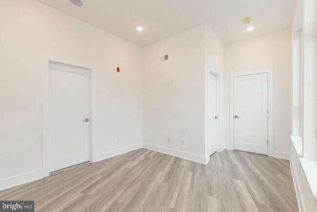 Building Photo - 90-94 E Laurel St