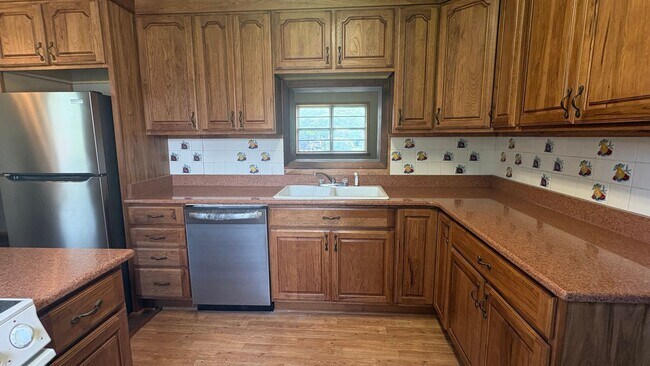 Building Photo - Freshly Updated Rancher w/ Detached Garage!!