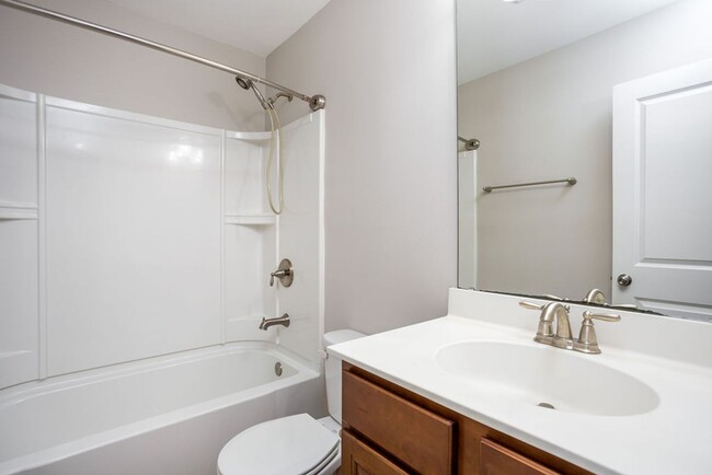 Building Photo - Move In Ready Three Bedroom Townhouse in C...