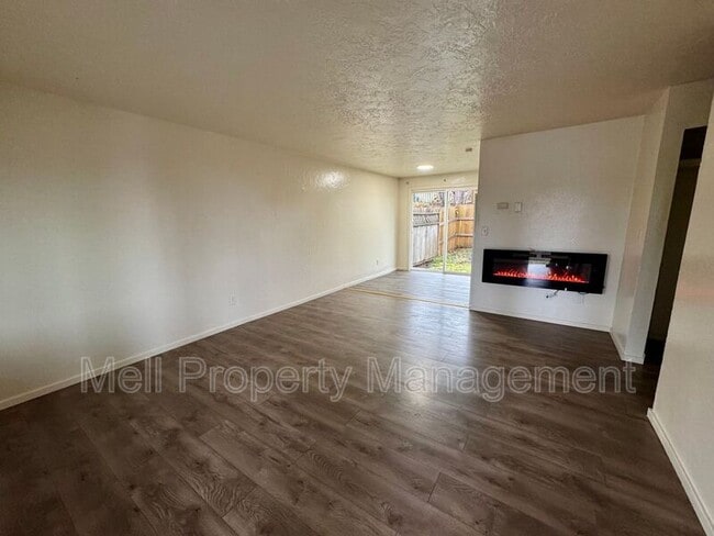 Building Photo - 861 Ellinor Ave