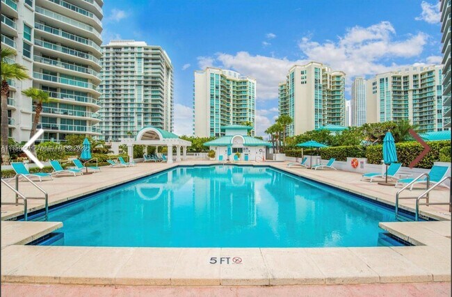 Building Photo - 16500 Collins Ave