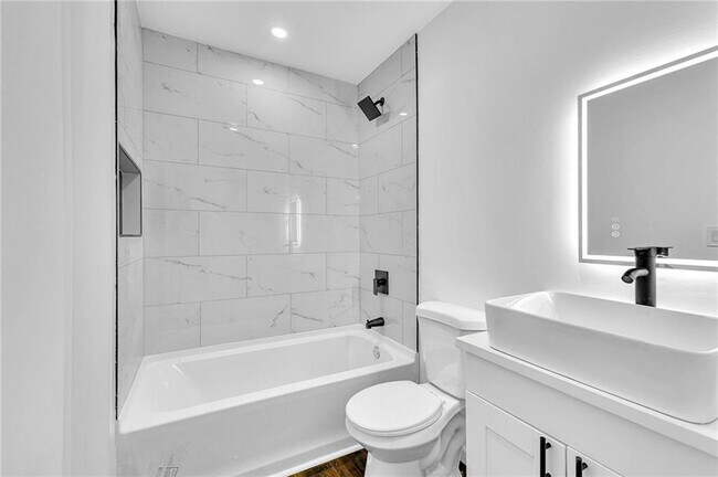 Building Photo - 388 Sargent Dr SE