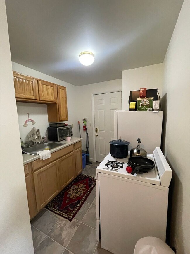 Building Photo - 72 Hyde St