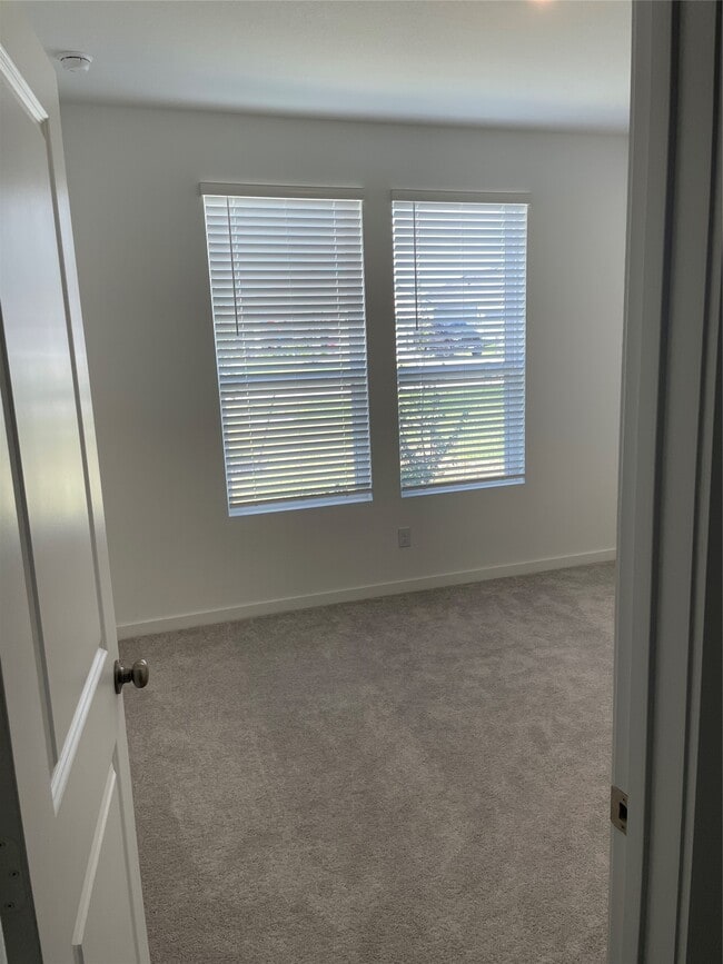 Building Photo - 545 Shoreview Dr