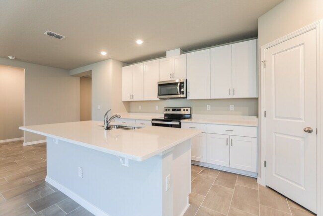 Building Photo - 10163 Daybreak Glen