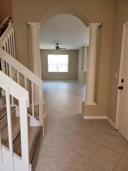 Building Photo - 233 River Bluff Ln