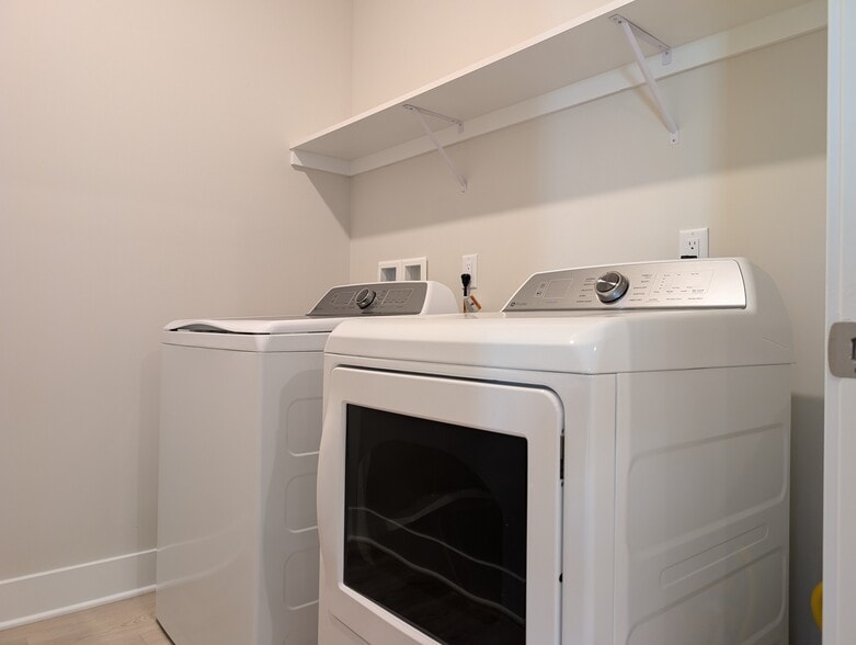 Building Photo - 3703 Jordan Dr