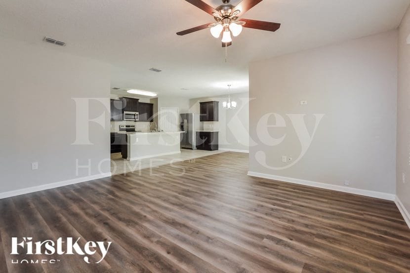 Building Photo - 2620 Falcon Ln