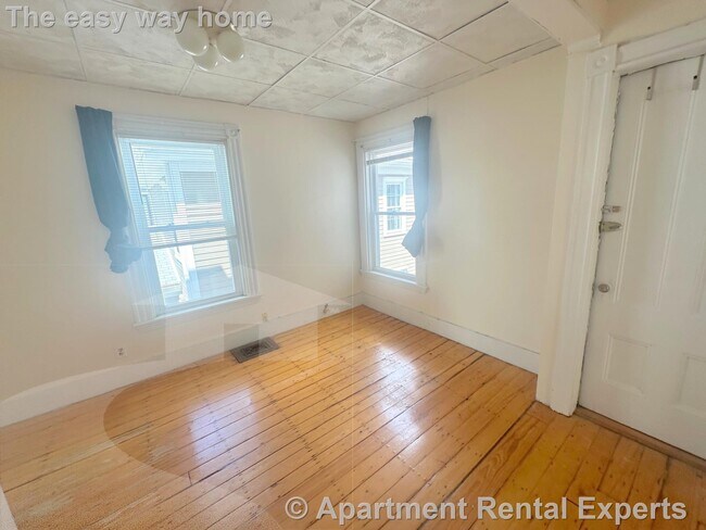 Building Photo - 44 Elm St