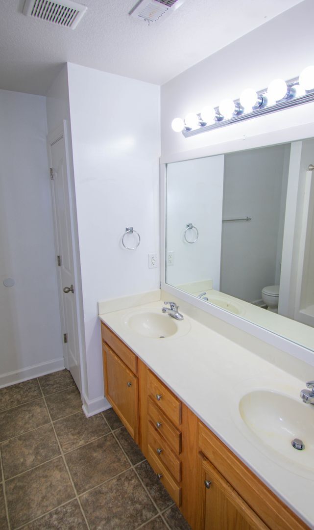 Building Photo - 102 Springwood Dr