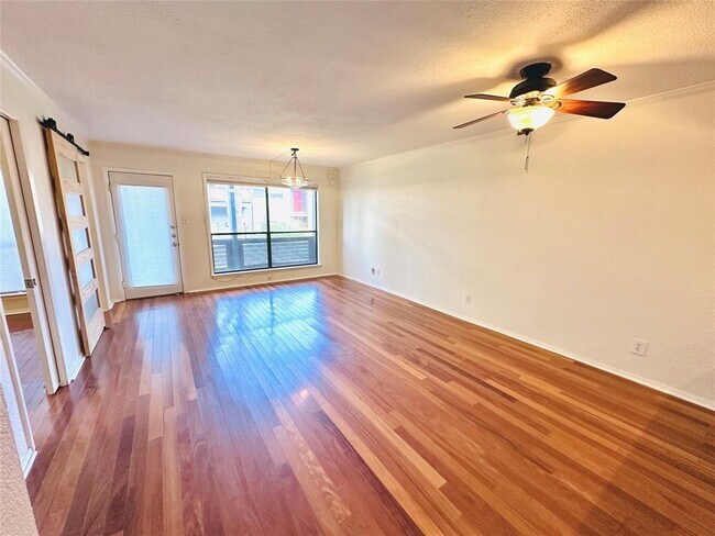 Building Photo - 1101 Hollow Creek Dr