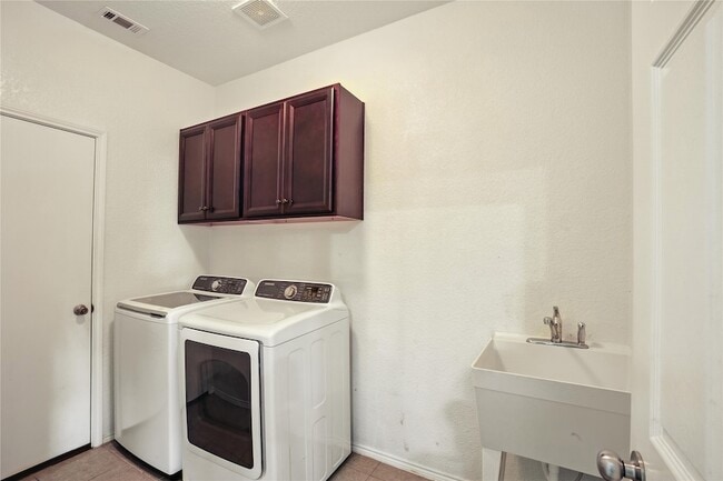 Building Photo - 8137 Kurgan Trail