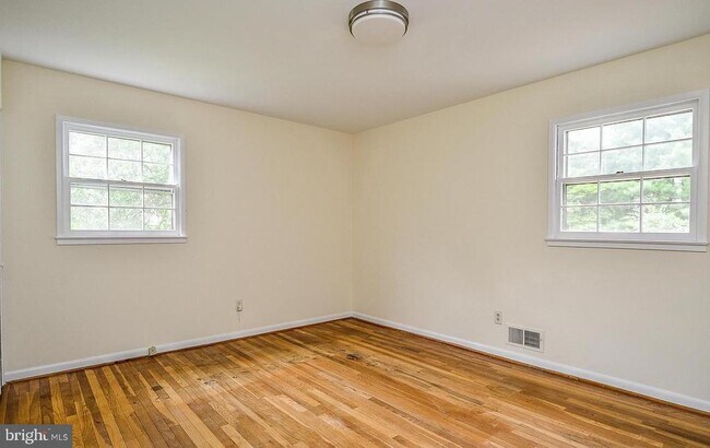 Building Photo - 9531 Old Creek Dr