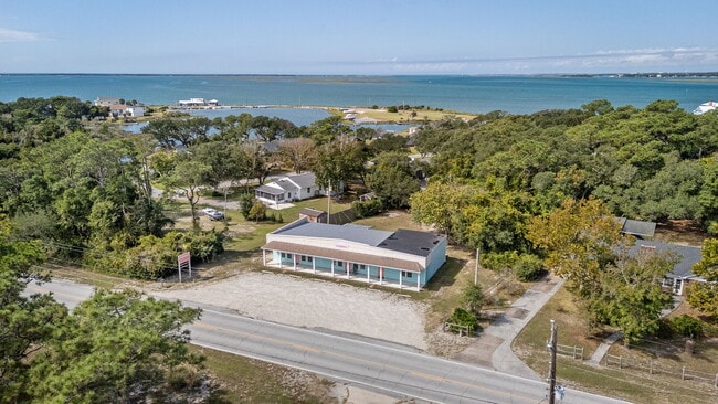 Building Photo - 360 Island Rd