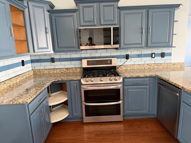 Building Photo - 10521 Red Stone Dr