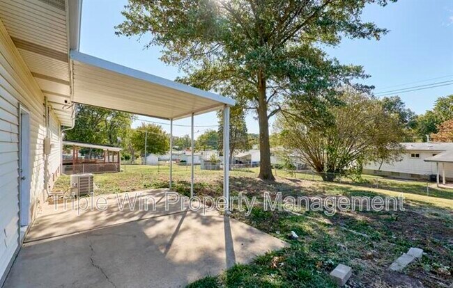 Building Photo - 2770 Dove Dr