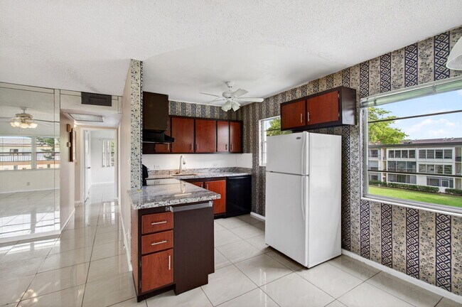 Building Photo - 116 Mansfield C