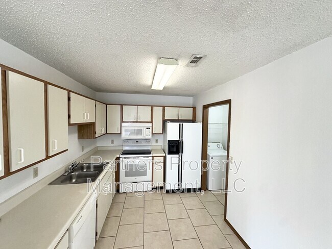 Building Photo - 1659 N Dawn Dr