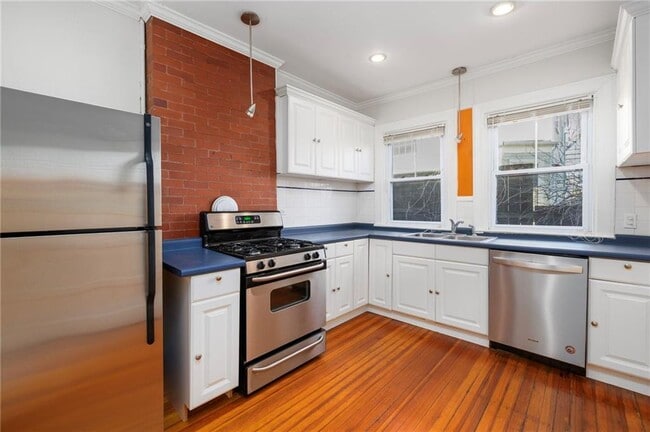 Building Photo - 73 Bayside Ave