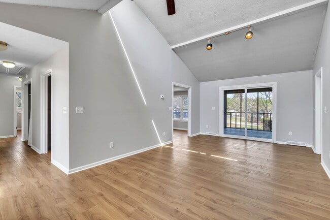 Building Photo - 204 Hattie Rd