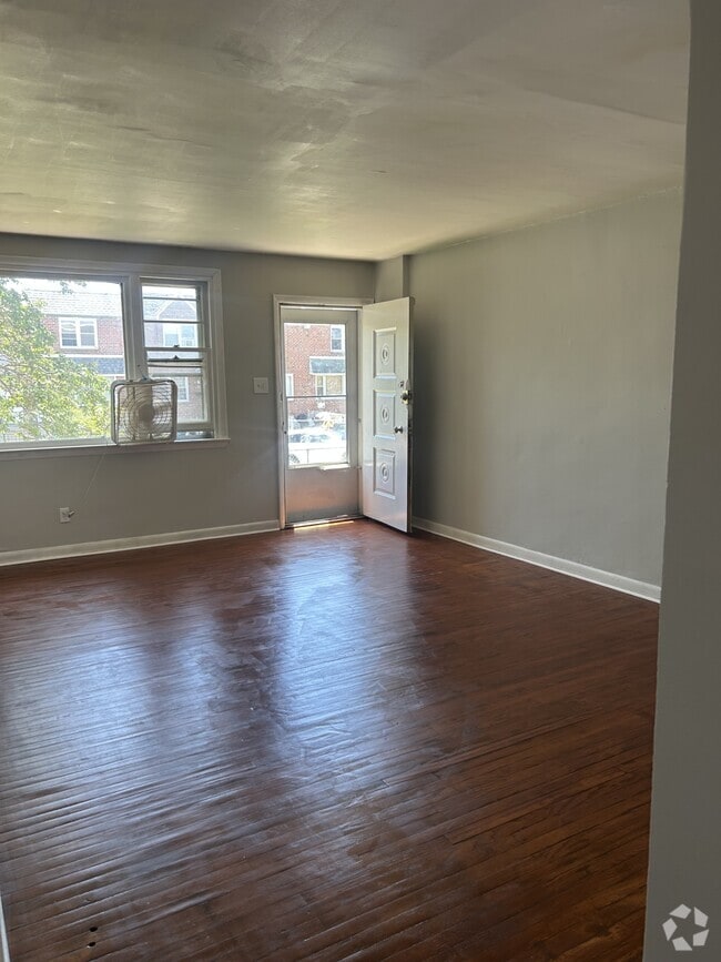 Building Photo - 8764 Glenloch St