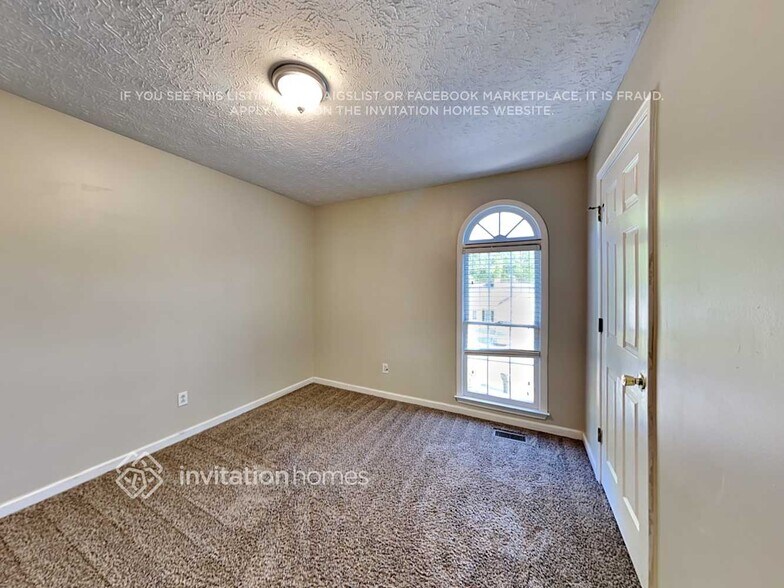 Building Photo - 980 Burning Bush Dr